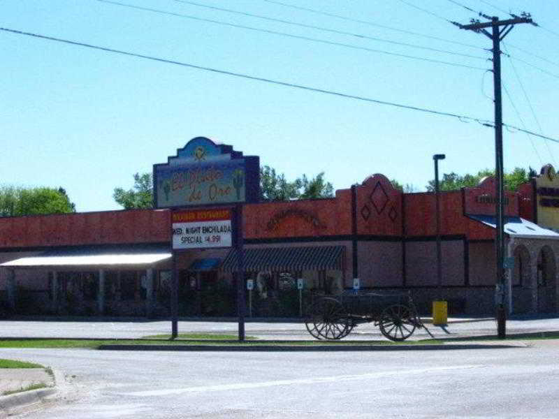 Days Inn Gun Barrel City Kültér fotó