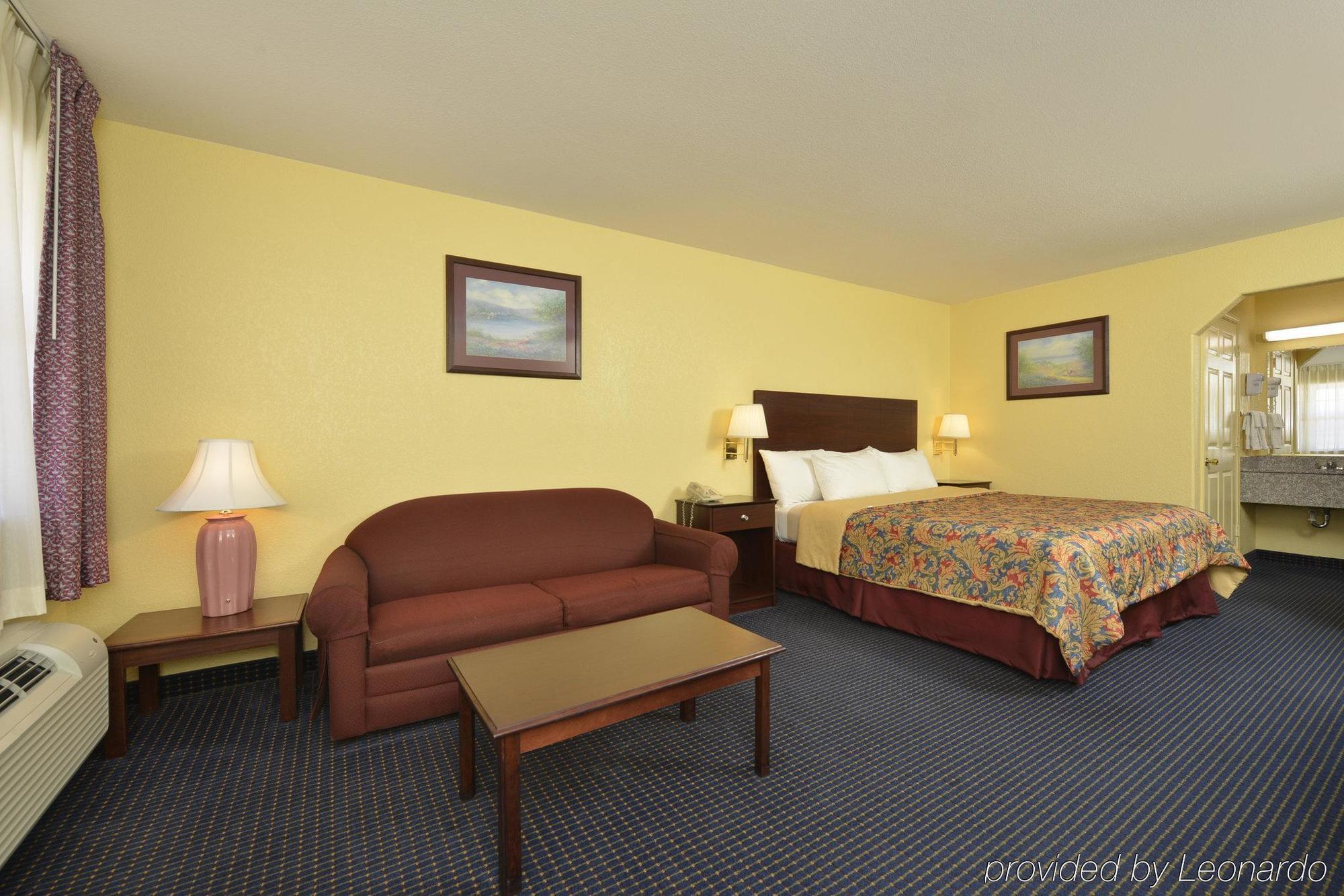 Days Inn Gun Barrel City Szoba fotó