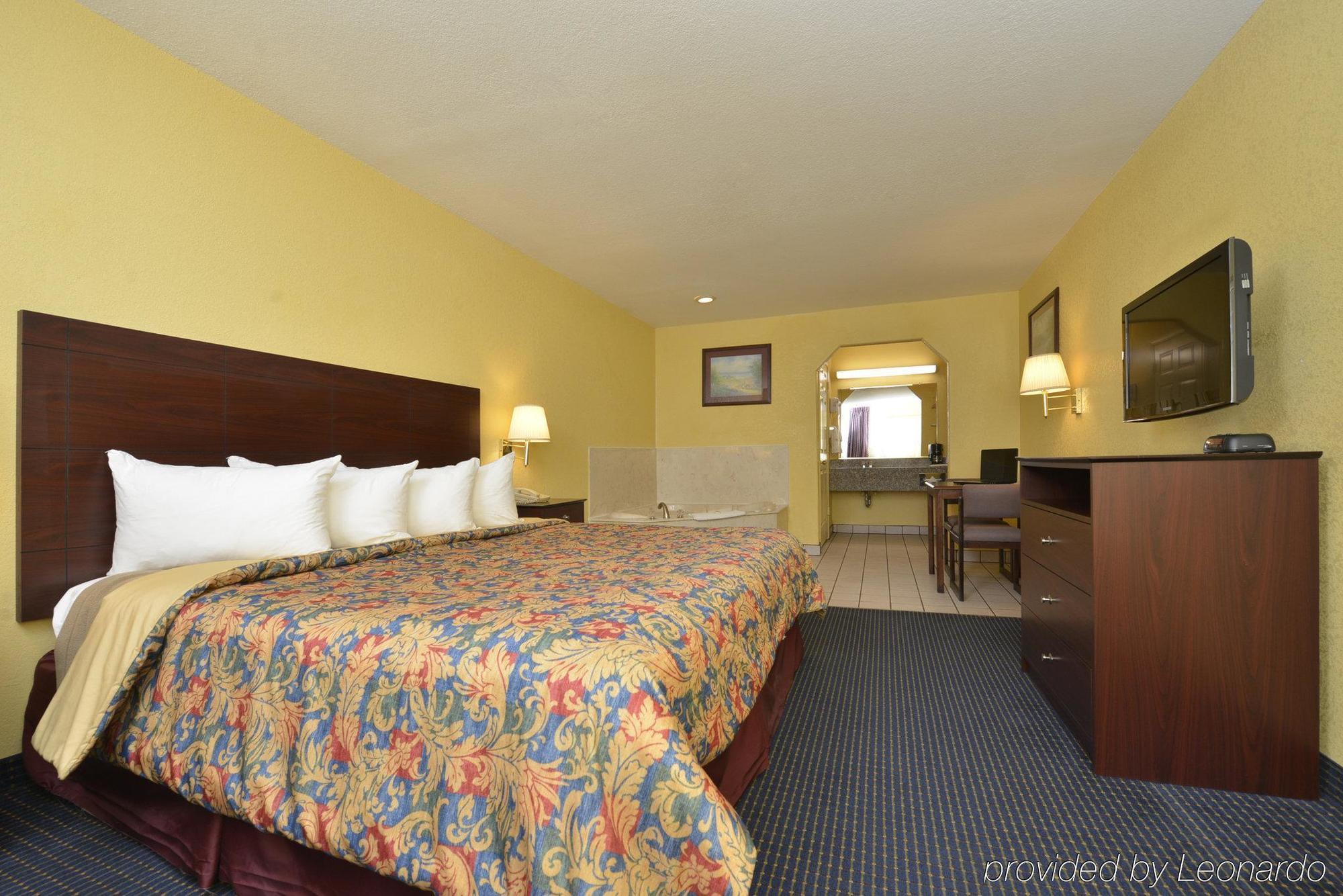 Days Inn Gun Barrel City Kültér fotó