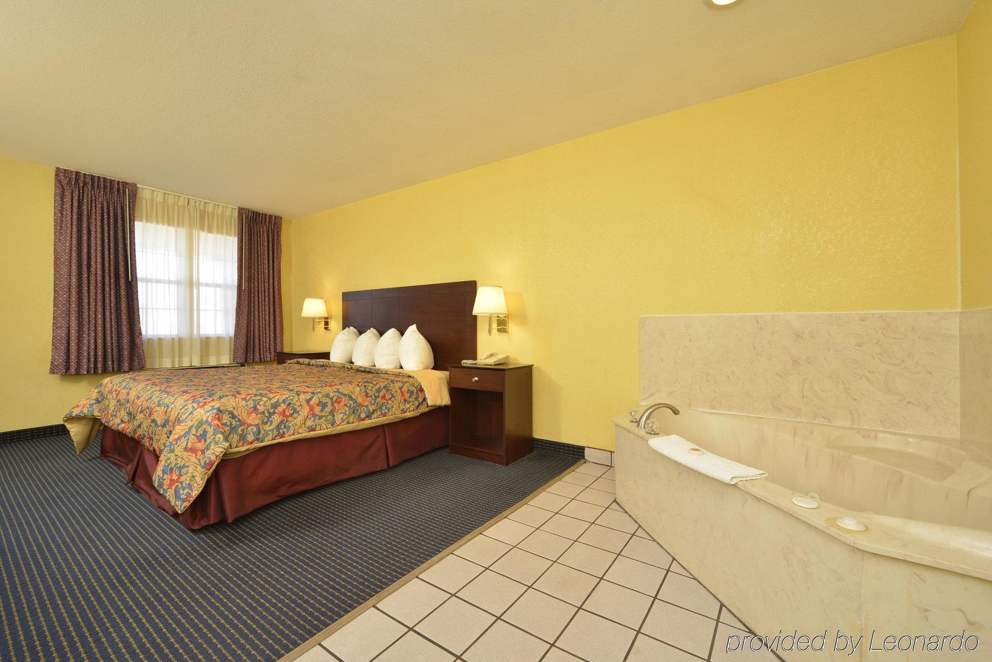 Days Inn Gun Barrel City Kültér fotó
