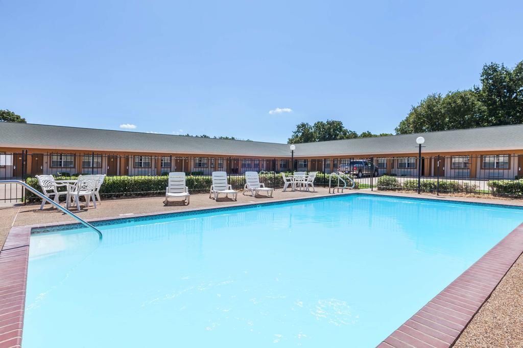 Days Inn Gun Barrel City Kültér fotó