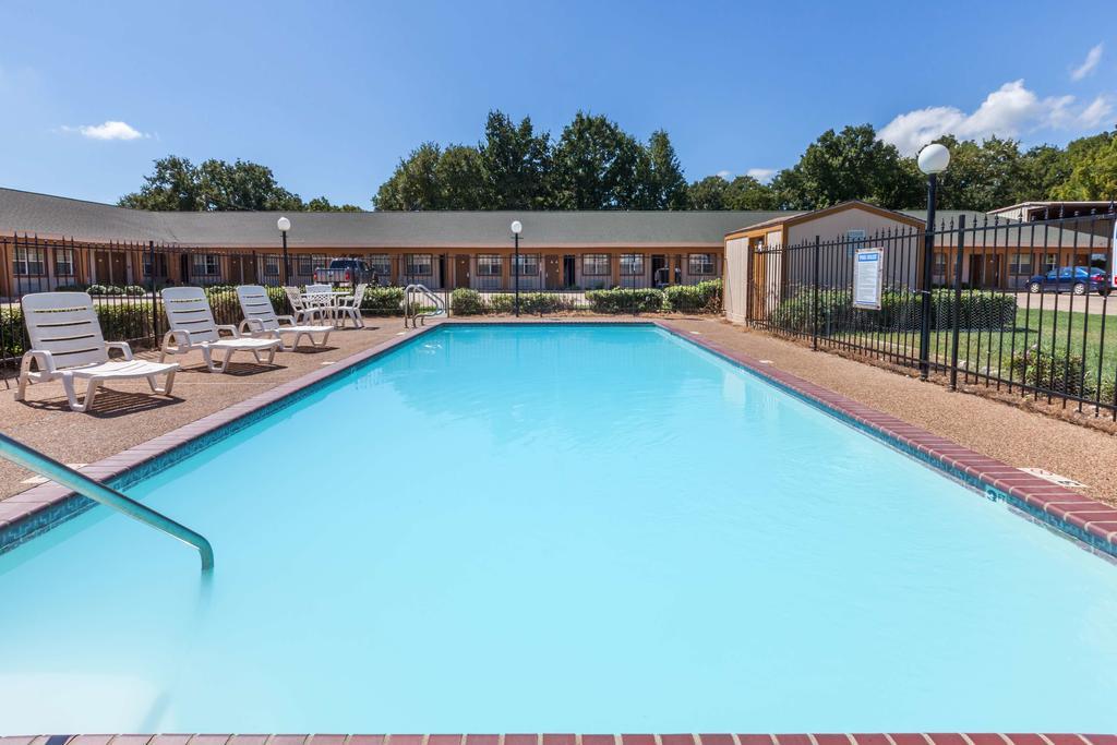 Days Inn Gun Barrel City Kültér fotó