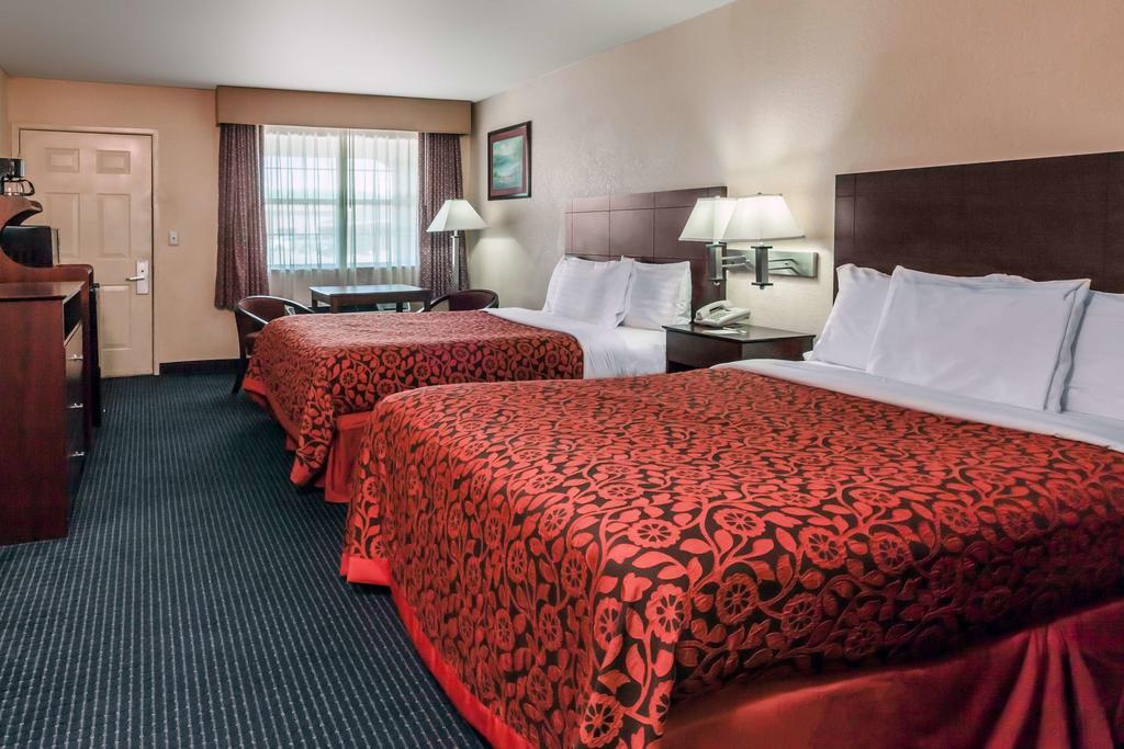 Days Inn Gun Barrel City Kültér fotó