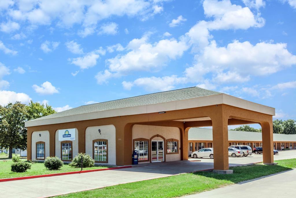 Days Inn Gun Barrel City Kültér fotó